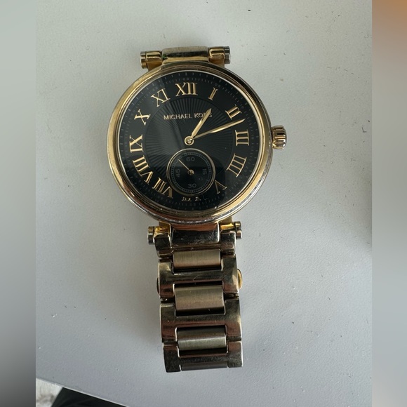 Micheal Kors Watch - Picture 3 of 4